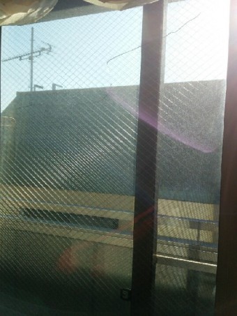 埼玉県加須市のアパートで熱割れによりペアガラス交換